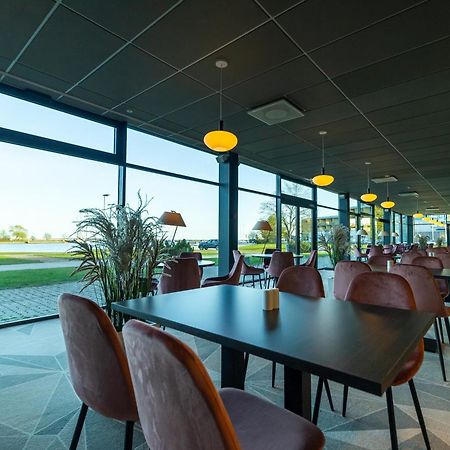 Oe Seaside Suites & Spa Курессааре Экстерьер фото