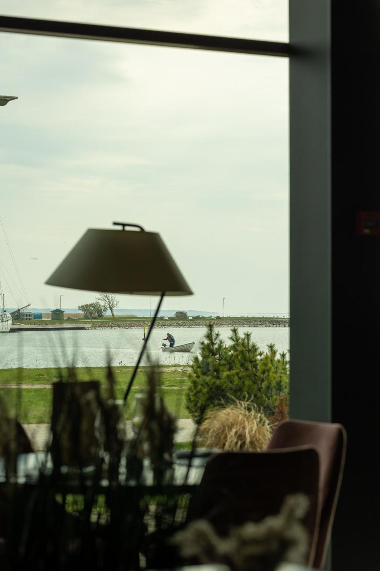 Oe Seaside Suites & Spa Курессааре Экстерьер фото