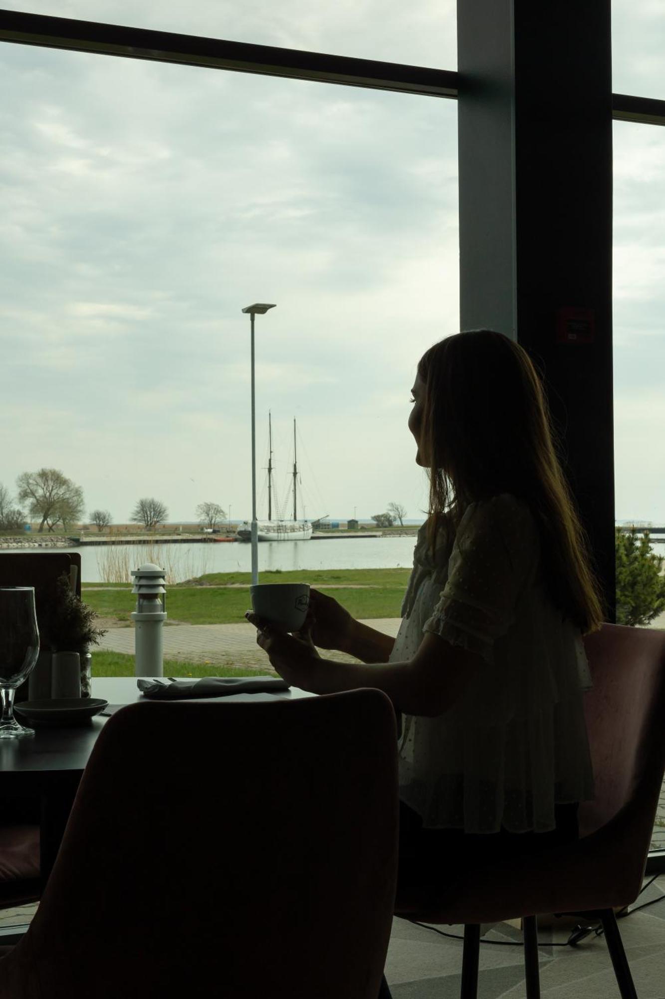 Oe Seaside Suites & Spa Курессааре Экстерьер фото